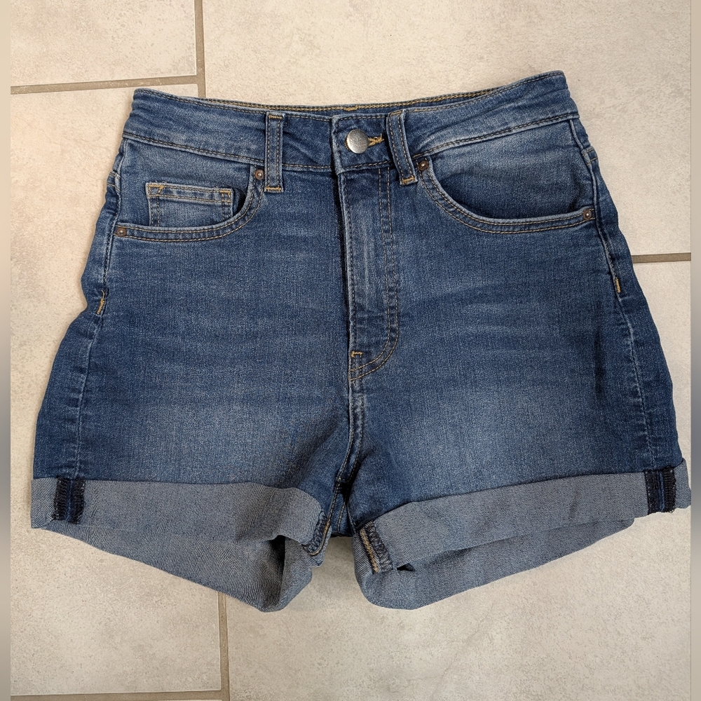 H&M Medium Wash Blue High-Rise Denim Shorts With Rolled Hem Size 4